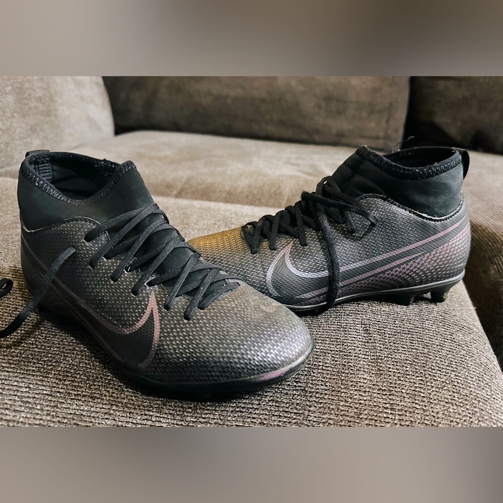 BNike soccer cleats size 2Y